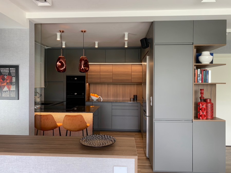 A konyhabútor látványa az étkezőből